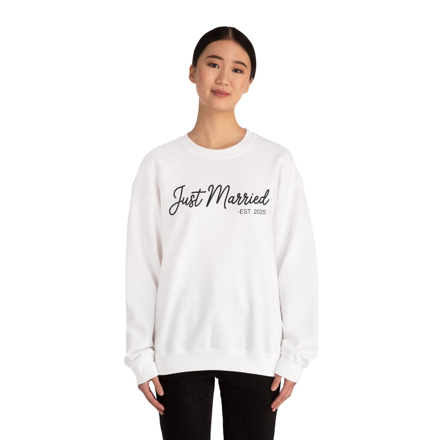 Just Married 2025 Honeymoon Wedding Couples Fiancee Sweatshirt