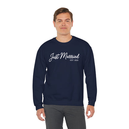 Just Married 2025 Honeymoon Wedding Couples Fiancee Sweatshirt
