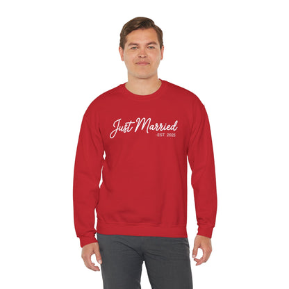 Just Married 2025 Honeymoon Wedding Couples Fiancee Sweatshirt