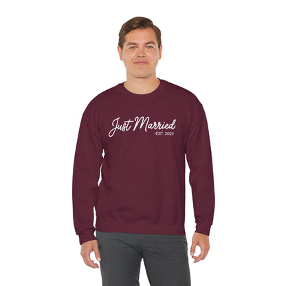 Just Married 2025 Honeymoon Wedding Couples Fiancee Sweatshirt