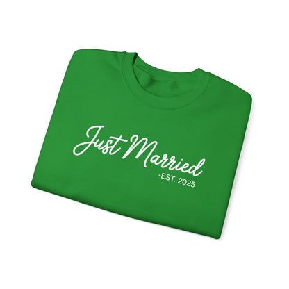 Just Married 2025 Honeymoon Wedding Couples Fiancee Sweatshirt