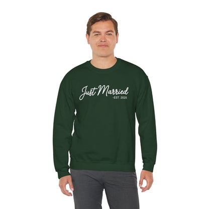 Just Married 2025 Honeymoon Wedding Couples Fiancee Sweatshirt