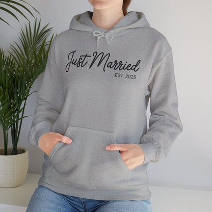 Just Married 2025 Honeymoon Wedding Couples Fiancee Hoodie