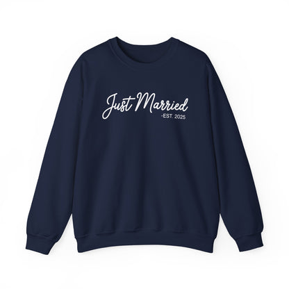 Just Married 2025 Honeymoon Wedding Couples Fiancee Sweatshirt